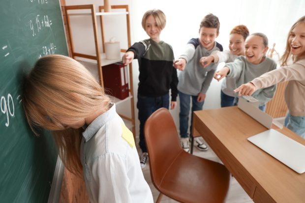 Organizația „Salvați Copiii” a înființat Centrul de Resurse Antibullying. Foarte mulți profesori nu recunosc fenomenul și nici nu știu să-l gestioneze corect