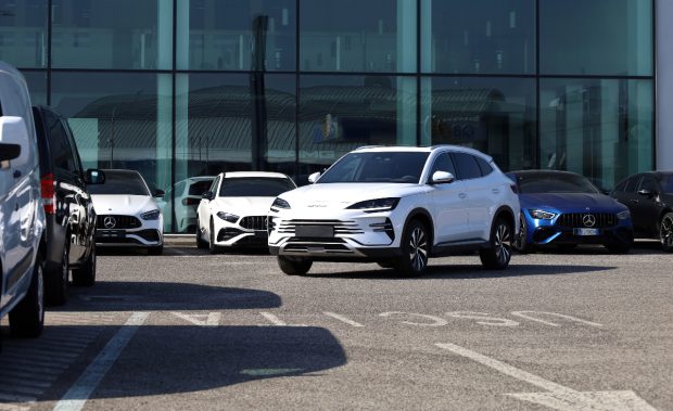 Peste 115.000 de mașini electrice, rechemate în fabrică de un producător auto chinez pentru că riscau să ia foc