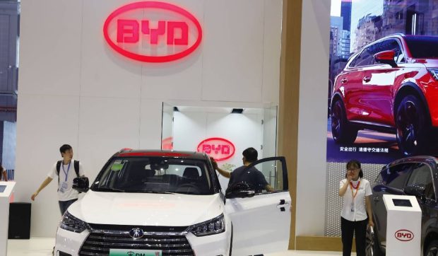 China va salva locurile de muncă din industria auto europeană, dar își va devora rivalii, avertizează fostul șef al Stellantis