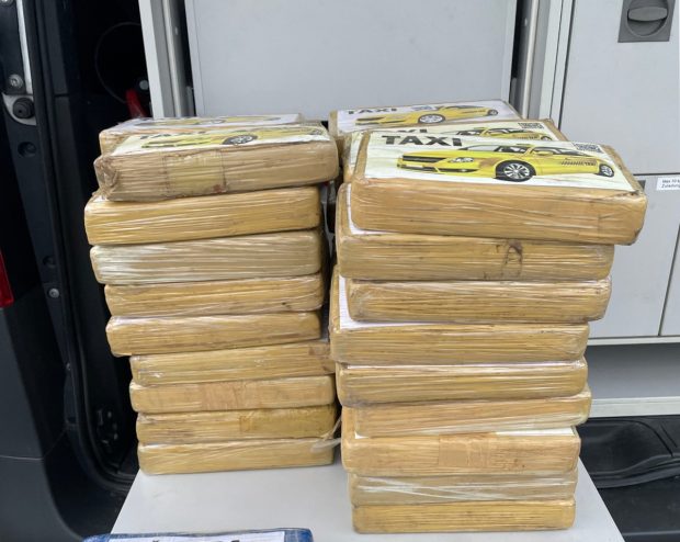 Cocaină de 4 milioane de euro, descoperită într-o dubă, în Germania: „51 de kilograme, în pachete ascunse în pereții dubli ai unui dulap”