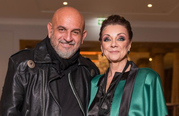 Imagine Stire Carmen Tănase și Mihaela Tatu au defilat pe podiumul de modă. Ce haine au purtat și cum s-au descurcat în calitate de fotomodele | 2review.ro