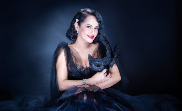Carmen Trandafir a lansat un nou album, „Măști”: „Întorci clepsidra și-ți scrii povestea de la început”