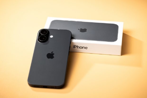 Cât costă iPhone 17 la eMAG de Black Friday 2025