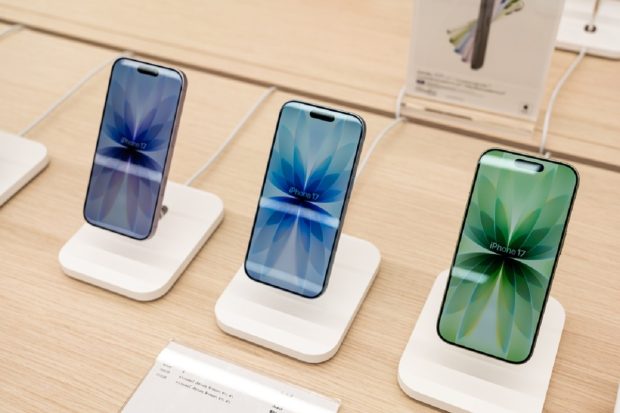 Cât costă un iPhone 17 la eMAG înainte de Black Friday 2025