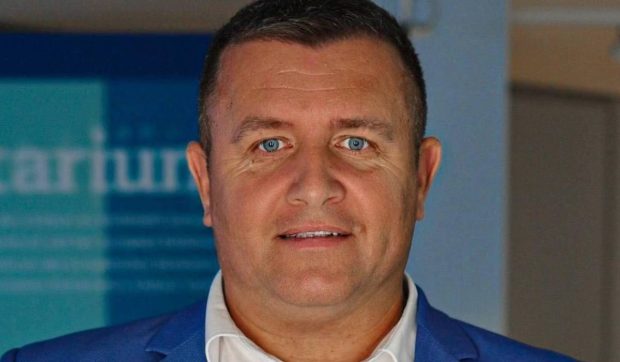 Primarul unei comune se trimite în concediu fără plată, ca să plătească datoria primăriei la ANAF. Și angajații vor fi trimiși prin rotație