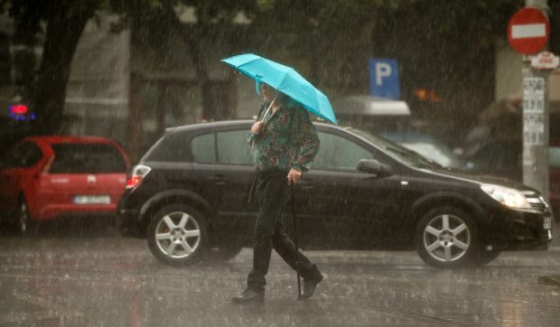 Cod galben de vreme severă emis de ANM, vineri și sâmbătă. Ploi în București, vânt puternic în aproape toată țara