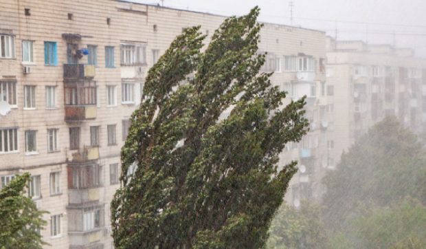 Cod galben de vânt puternic cu rafale de până la 120 km/h, de sâmbătă dimineață. Alertă meteo în 23 de județe