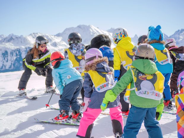Când au o săptămână liberă elevii din fiecare județ, pentru „vacanța de schi” din 2026