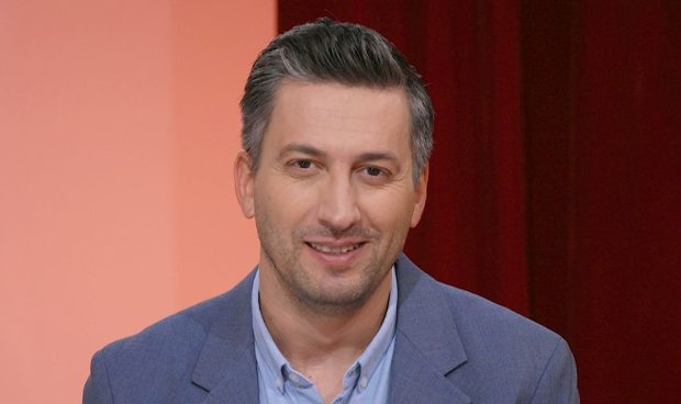 Imagine Stire Meseria pe care a avut-o Cosmin Stan înainte să prezinte știrile de la PRO TV: „Am întâlnit și doamne bogate! Șase luni am stat” | 2review.ro