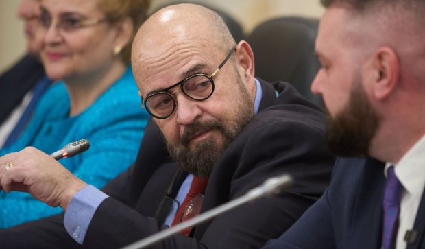 Piedone a spus cum este făcut parizerul din comerț: „Tăiați o felie”. Ce se pune pe mere pentru a ne înșela vizual