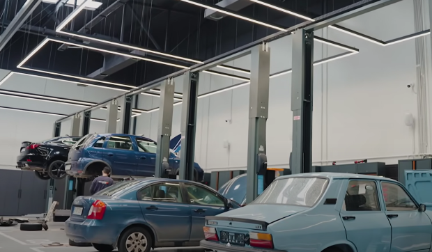 O Dacia 1310 clasică, într-o stare impecabilă, le-a dat bătăi de cap mecanicilor români