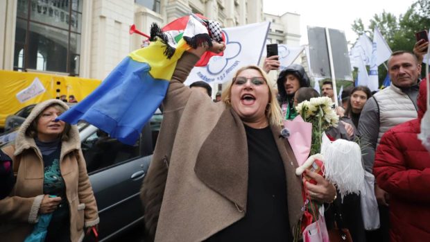 Diana Șoșoacă îi trimite pe români la Moscova: „E o curățenie de lingi pe jos”. Un consilier al lui Nicușor Dan a numit-o instrumentul Rusiei
