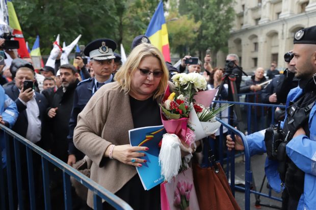 Diana Șoșoacă poate rămâne fără imunitate parlamentară: anunțul făcut de Roberta Metsola în plenul Parlamentului European