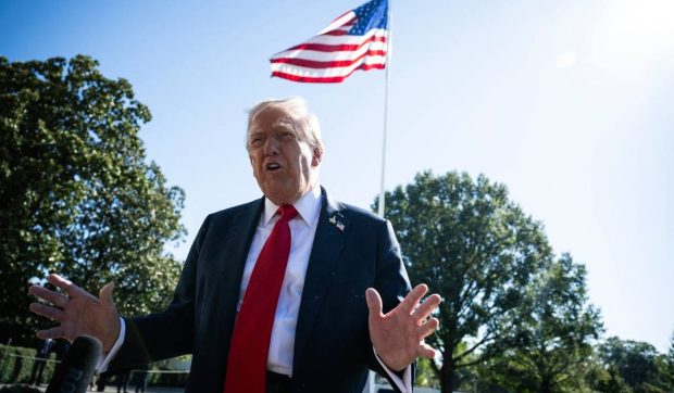 Administrația Trump amenință și anunță concedieri în masă dacă președintele va considera că negocierile privind shutdownul „nu duc nicăieri”