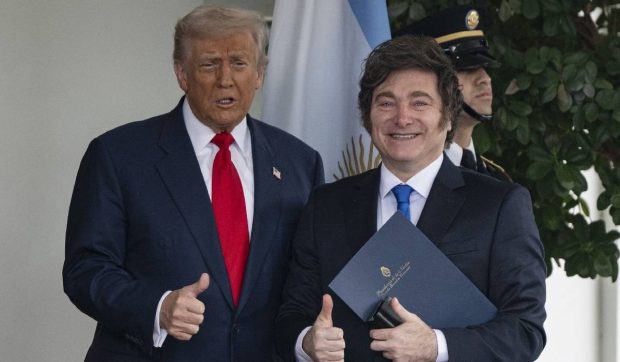 Datoria Argentinei a ajuns la 55 de miliarde de dolari, dar Donald Trump se bucură de victoria lui Javier Milei