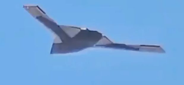 Drona stealth uriașă a Chinei, surprinsă pentru prima dată în zbor. „GJ-X” are o anvergură a aripilor de peste 40 de metri I VIDEO
