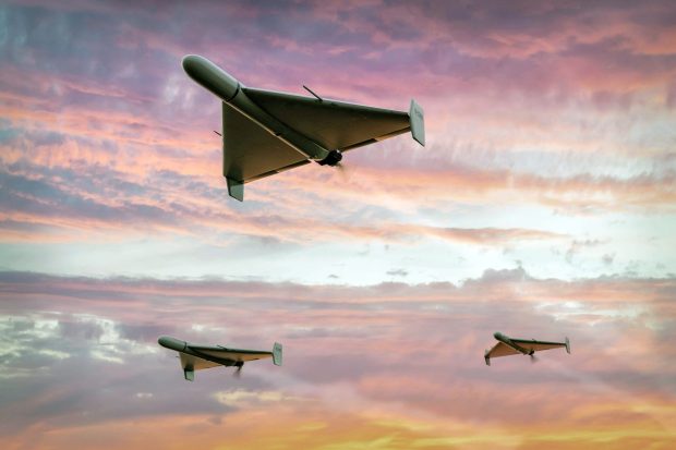 Drone misterioase amenință aeroporturile europene: Rusia intensifică atacurile nocturne cu UAV-uri