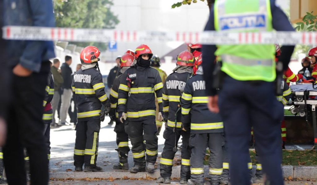 Echipaje de intervenție la locul exploziei