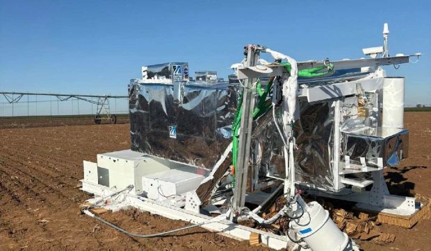 Un obiect misterios cât o mașină plutea în aer deasupra unei ferme: era echipament NASA