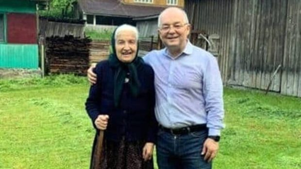 Ilie Bolojan, la Cluj, alături de Emil Boc la înmormântarea mamei sale. Cine a fost Ana Boc, femeia care i-a modelat destinul