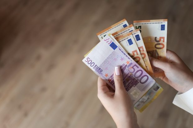 Pe ce își cheltuie banii cei mai bogați oameni din lume