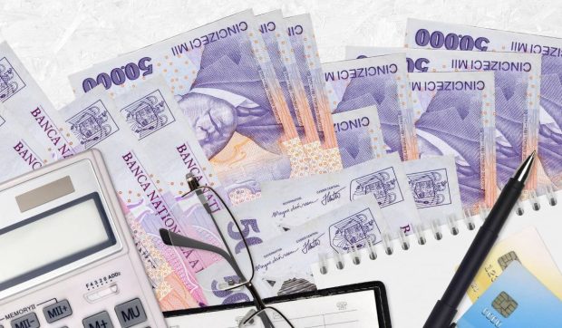 Românii plătesc facturi ca în Barcelona, deși trăiesc cu salarii de 3 ori mai mici. Care este orașul cu cele mai scumpe utilități