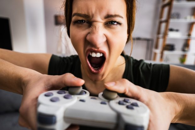 Elevii români, dependenți de internet, țigări, alcool și droguri. Raportul ESPAD 2024 îi plasează printre campionii Europei la adicții