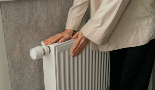 Două spitale din București şi sute de blocuri nu au în continuare apă caldă şi căldură. Când se va rezolva situația