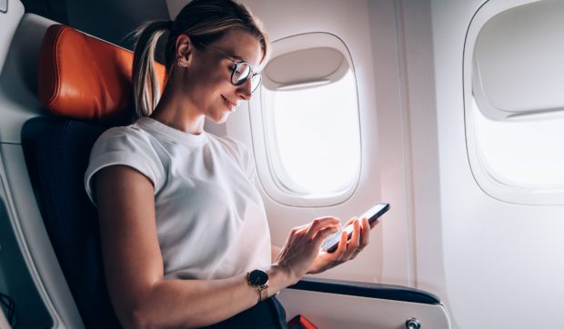 Ce se întâmplă când pasagerii nu activează modul avion pe telefon: explicațiile unui fost pilot