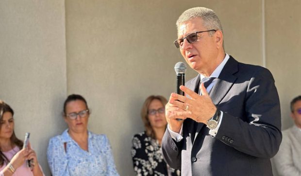 Florentin Pandele va oferi din nou sacoșele cu alimente de bază pentru sărbători. Cât va plăti Consiliul Local Voluntari