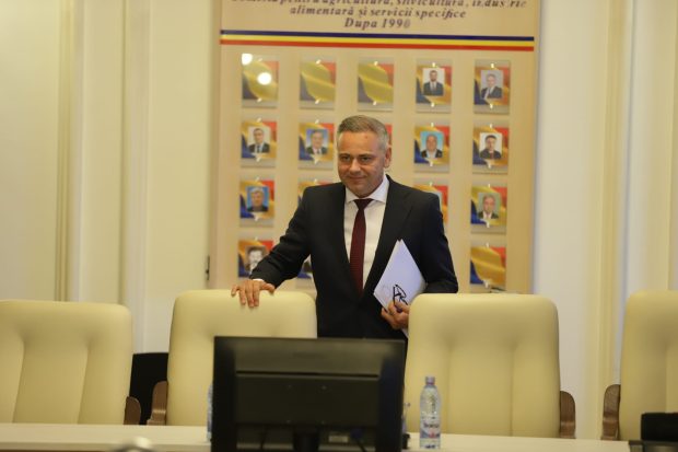 Ministrul Florin Barbu, mesaj pentru George Simion după ce moțiunea simplă a picat: „Vă aştept la minister să vă învăţ agricultură”