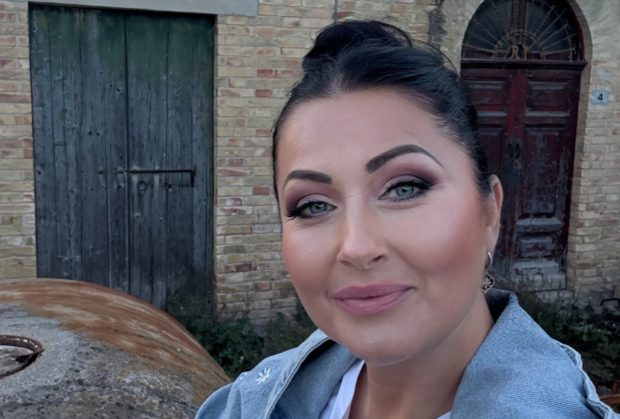 Imagine Stire Cum au ajuns Gabriela Cristea și Tavi Clonda să își cumpere casă în Italia. Inițial au vrut să facă investiția în România. „Ne-am uitat și în Toscana” | 2review.ro