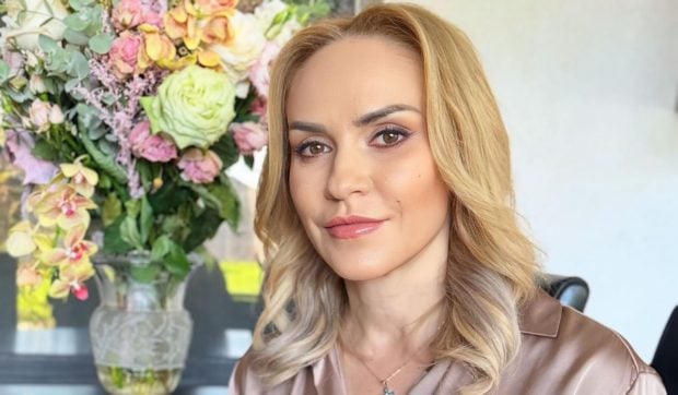 Reacția oamenilor, după ce Gabriela Firea a fost absentă de la sfințirea Catedralei Mântuirii Neamului: „Cei care vă înjurau că dați bani rup ușile”