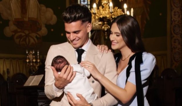 Descoperă primele imagini cu Giorgios, băiețelul lui Ianis și Elena Hagi! Botezul secret al nepoțelului lui Gică Hagi a stârnit încântare online!
