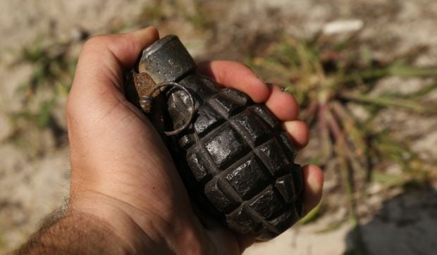 Două grenade vechi de un secol, găsite printre cepele unui livrator de legume