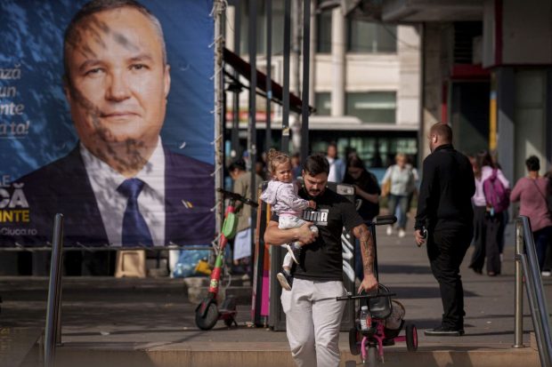 Dosarul panourilor de promovare a cărţii lui Nicolae Ciucă are zeci de volume, spune șeful DNA