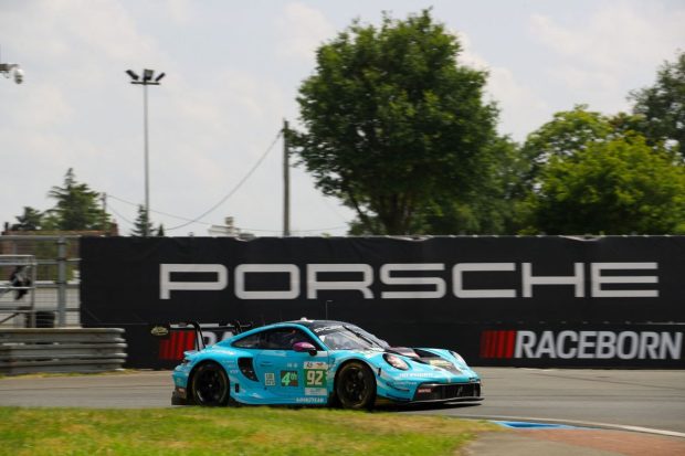 Un român, doi polonezi și o italiancă au furat roți de Audi și Porsche de 1,6 milioane de euro