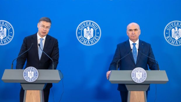Bolojan l-a întrebat pe comisarul european Dombrovskis în discuția de la Guvern dacă poate amâna jalonul privind pensiile magistraților, dar a fost refuzat – Surse