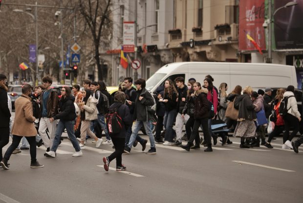 Lumea și noi. Ce e dincolo de mahala?