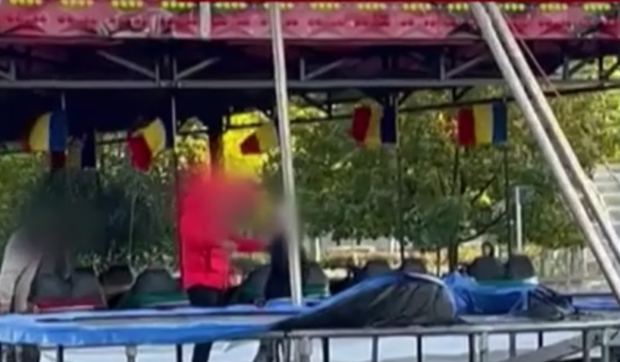 Paznicul unui parc de distracții din Brașov a rănit cu secera un copil de 13 ani pentru că a sărit pe o trambulină fără permisiune