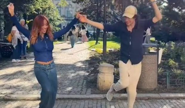 Cum a învățat un influencer belgian dansator pașii horei și sârbei: „Ai deja românul în tine”