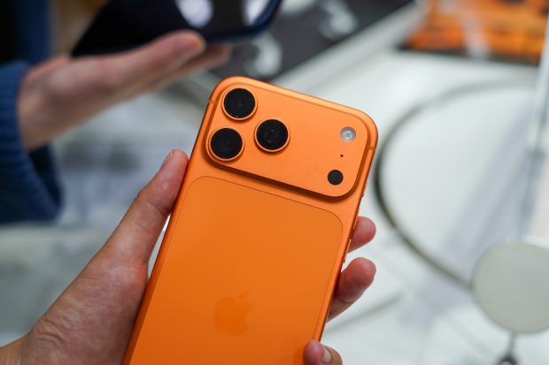Apple a depășit 4 trilioane de dolari după lansarea iPhone 17, dar este pe locul trei ca valoare. Ce companii ocupă primele locuri