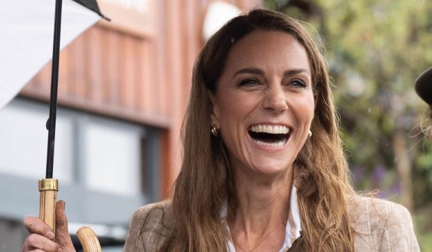 Moment viral cu Kate Middleton. Prințesa de Wales a coborât scările cu spatele pe tocuri de 10 cm