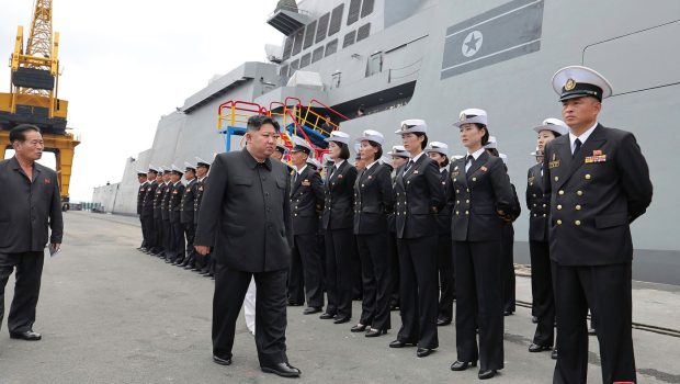 Kim Jong-un a inspectat noua sa navă de război, un distrugător de 5.000 de tone echipat cu rachete nucleare