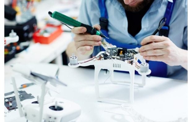 Dronă stricată: o repari sau cumperi una nouă?