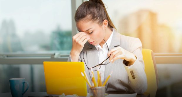 Stresul îți poate distruge zâmbetul? 7 conexiuni ascunse dintre psihic și sănătatea dentară