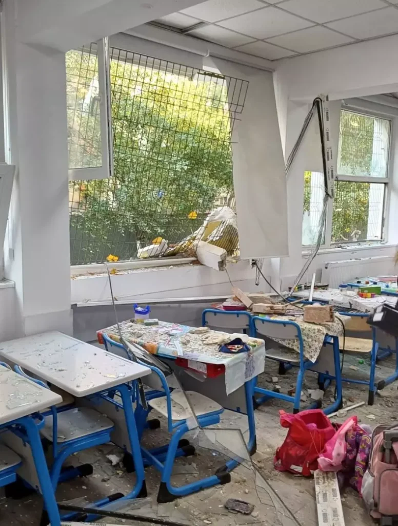 Liceul „Dimitrie Bolintineanu”, afectat de suflul exploziei din Rahova, a fost închis temporar. Prefectul Capitalei: „Elevii  vor învăța online pentru o săptămână”