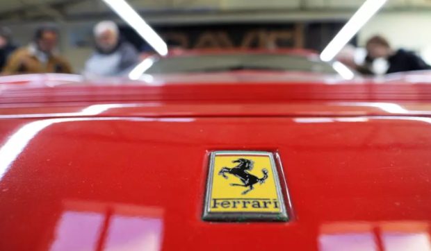 Un român și-a cumpărat un Ferrari și l-a trecut pe firma de curățenie. Controalele ANAF au descoperit că făcuse evaziune fiscală de 18 milioane de lei