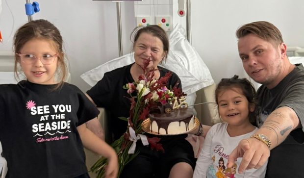 Imagine Stire Mama lui Codin Maticiuc, operată pe creier pentru a doua oară. Actorul i-a fost alături în fiecare moment: „Nu a existat RMN pe care să îl facă și să nu fiu cu ea” | 2review.ro