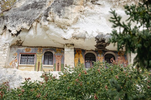 FOTOREPORTAJ Locul din Bulgaria unde românii nu plătesc taxă de intrare. Aici a trăit ocrotitorul Bucureștiului, Sfântul Dimitrie cel Nou Basarabov
